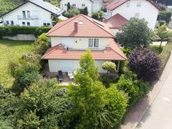 Haus mit Terrasse, von oben